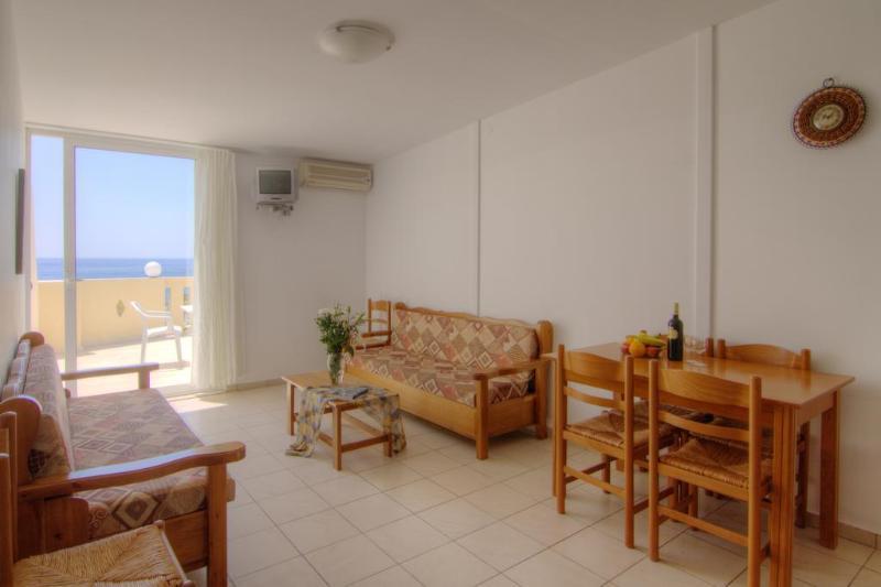 Sunrise Hotel & Apartments Rodhákinon Dış mekan fotoğraf
